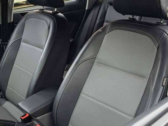VOLKSWAGEN-POLO-1.0 200 TSI HIGHLINE AUTOMÁTICO VOLKSWAGEN-POLO-2017