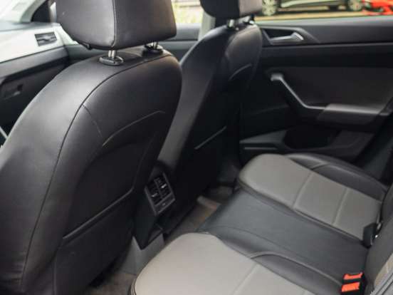 VOLKSWAGEN-POLO-1.0 200 TSI HIGHLINE AUTOMÁTICO VOLKSWAGEN-POLO-2017