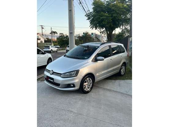 VOLKSWAGEN-SPACEFOX-2015