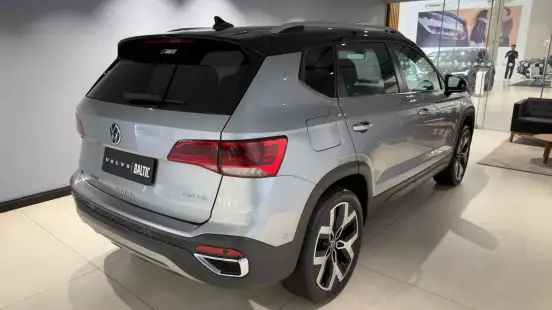 VOLKSWAGEN-TAOS-2023