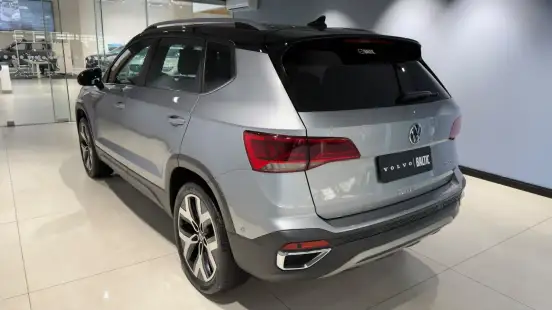 VOLKSWAGEN-TAOS-2023