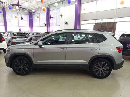 VOLKSWAGEN-TAOS-2025