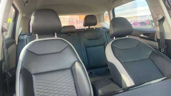 VOLKSWAGEN-TAOS-2025