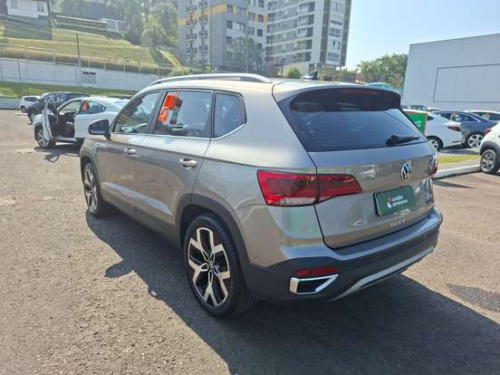 VOLKSWAGEN-TAOS-2024