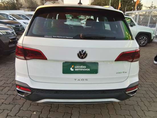 VOLKSWAGEN-TAOS-2023