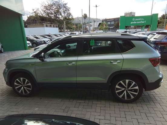 VOLKSWAGEN-TAOS-2023