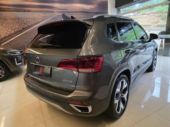 VOLKSWAGEN-TAOS-2025