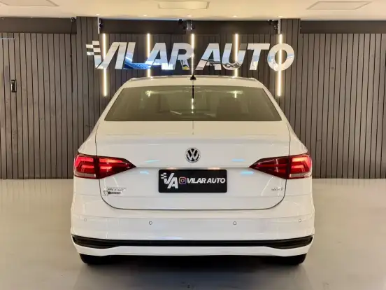 VOLKSWAGEN-VIRTUS-2018