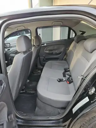 VOLKSWAGEN-VOYAGE-2012