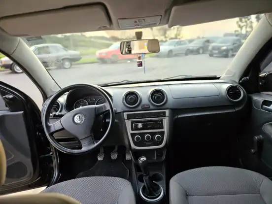 VOLKSWAGEN-VOYAGE-2012
