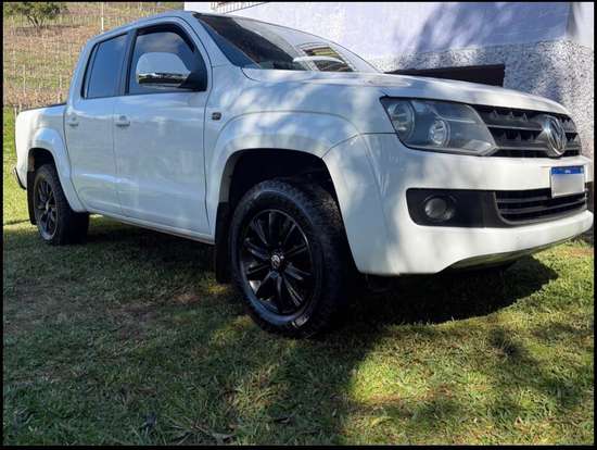 VOLKSWAGEN-AMAROK-2011
