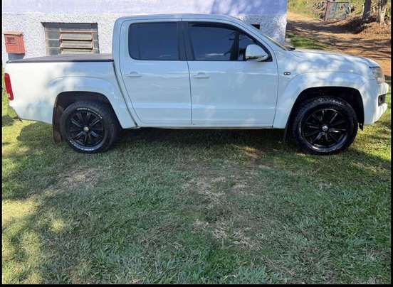 VOLKSWAGEN-AMAROK-2011