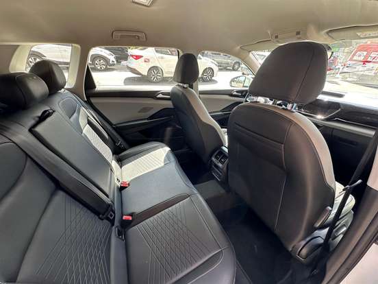 VOLKSWAGEN-TAOS-2023