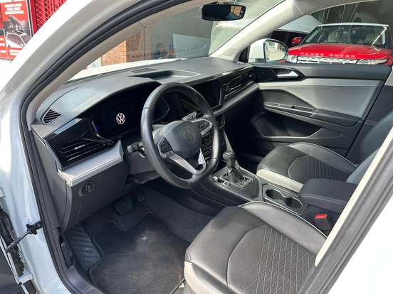 VOLKSWAGEN-TAOS-2023