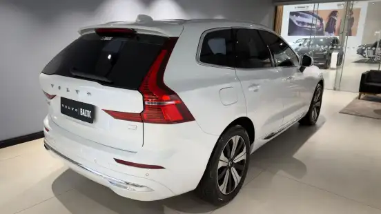 VOLVO-XC60-2023