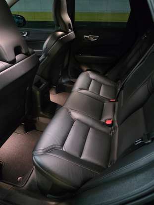 VOLVO-XC60-2021