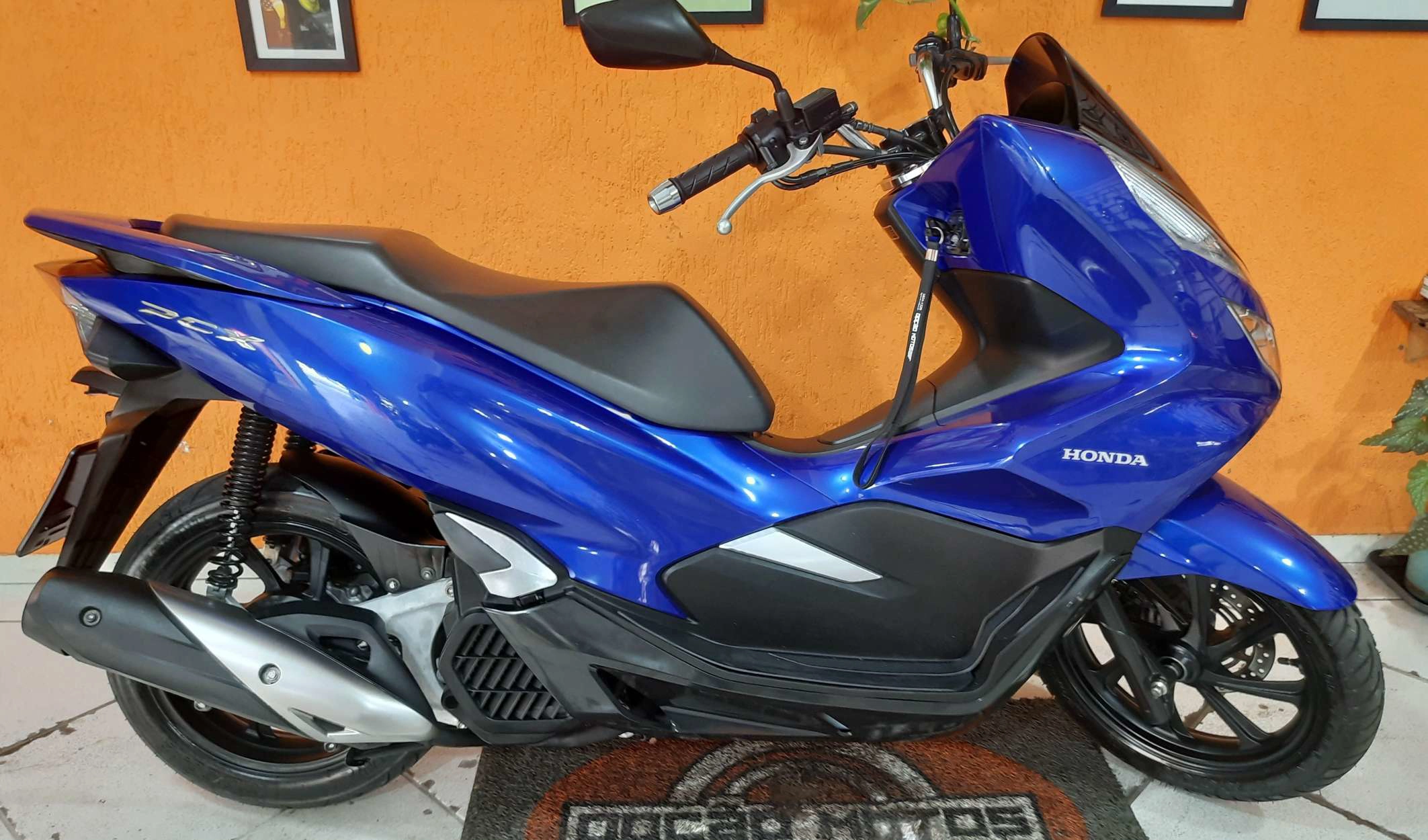 HONDA PCX DLX Scooter