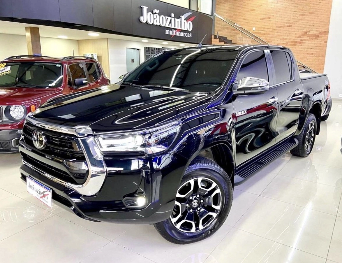 TOYOTA HILUX 2.8 D-4D TURBO DIESEL CD SRX 4X4 AUTOMÁTICO