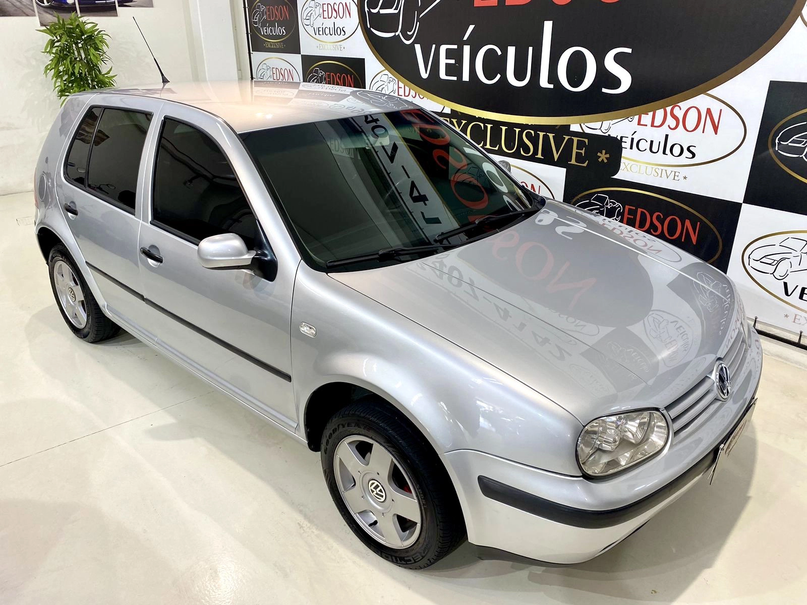 VOLKSWAGEN GOLF 1.6 MI 8V GASOLINA 4P MANUAL