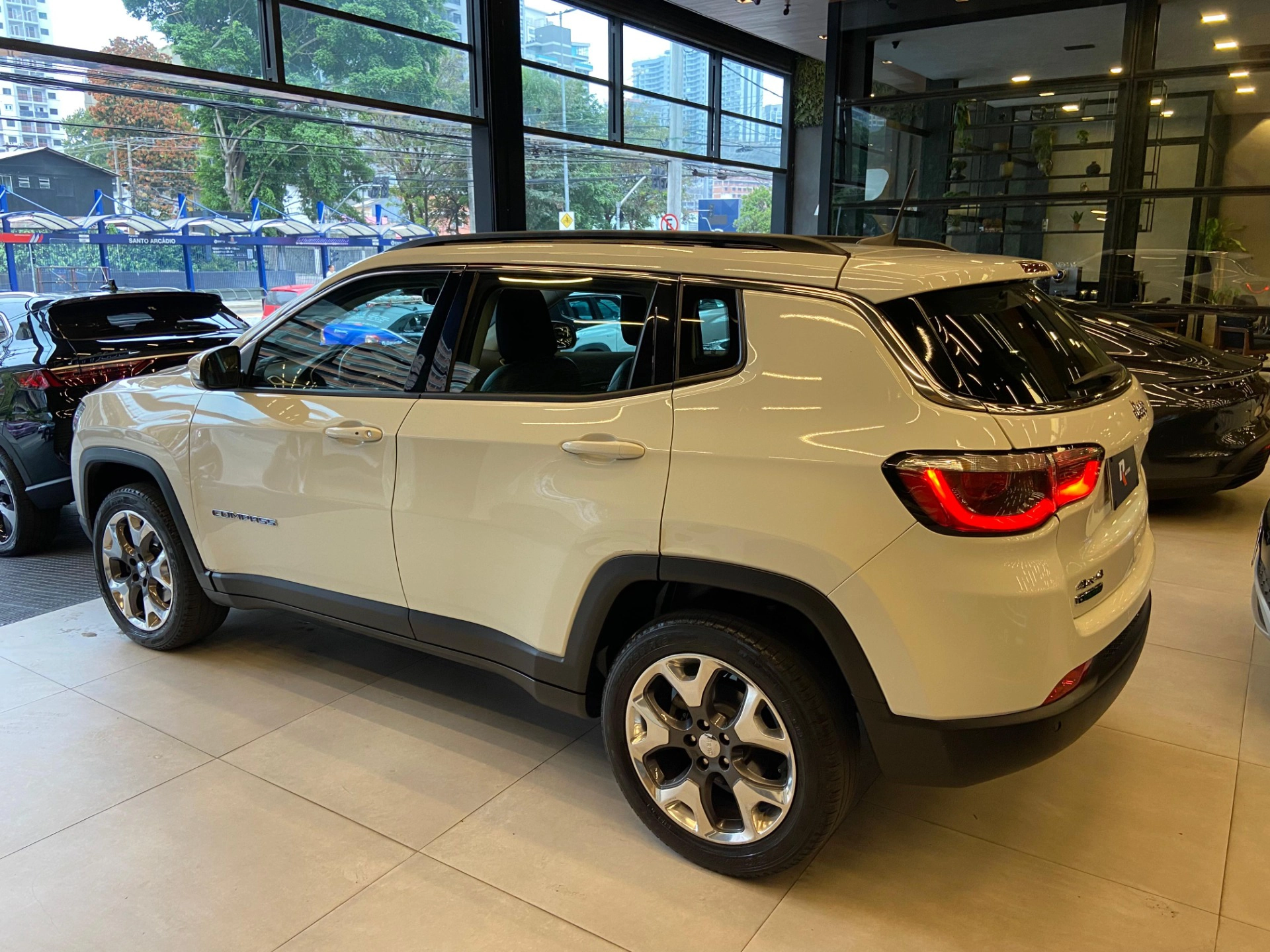 jeep COMPASS 2.0 16V DIESEL LONGITUDE 4X4 AUTOMÁTICO 2019