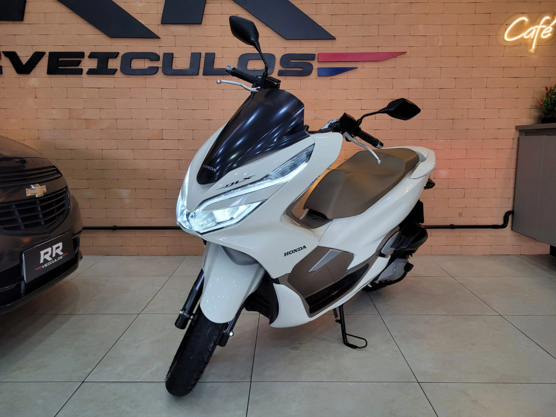 HONDA PCX DLX Scooter