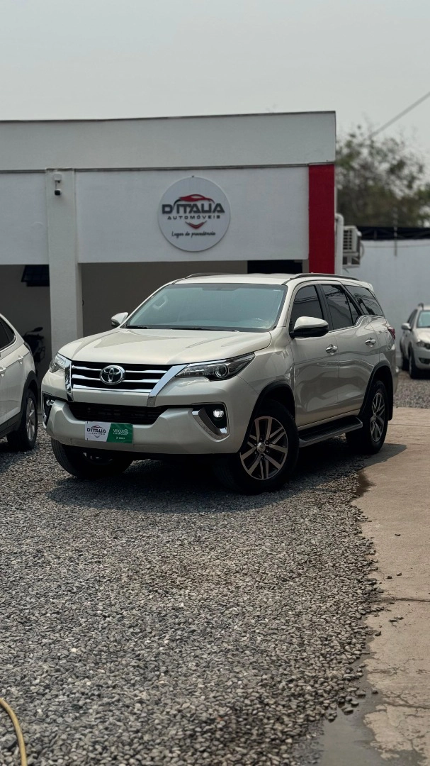 TOYOTA HILUX SW4 2.8 SRX 4X4 16V TURBO INTERCOOLER DIESEL 4P AUTOMÁTICO