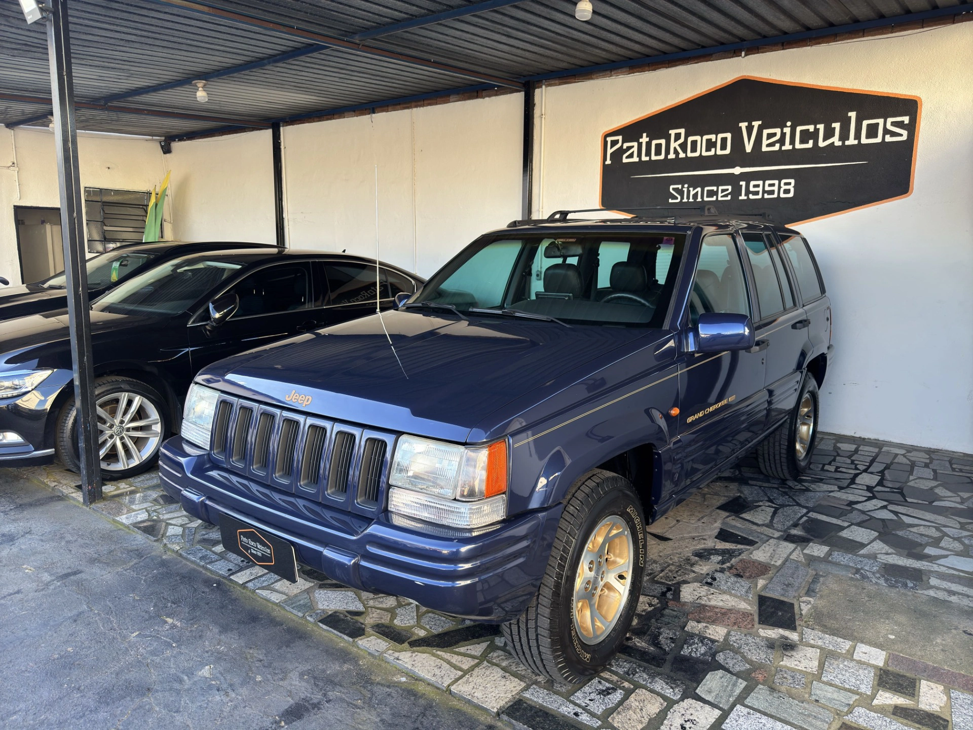 JEEP GRAND CHEROKEE 5.2 LIMITED 4X4 V8 16V GASOLINA 4P AUTOMÁTICO