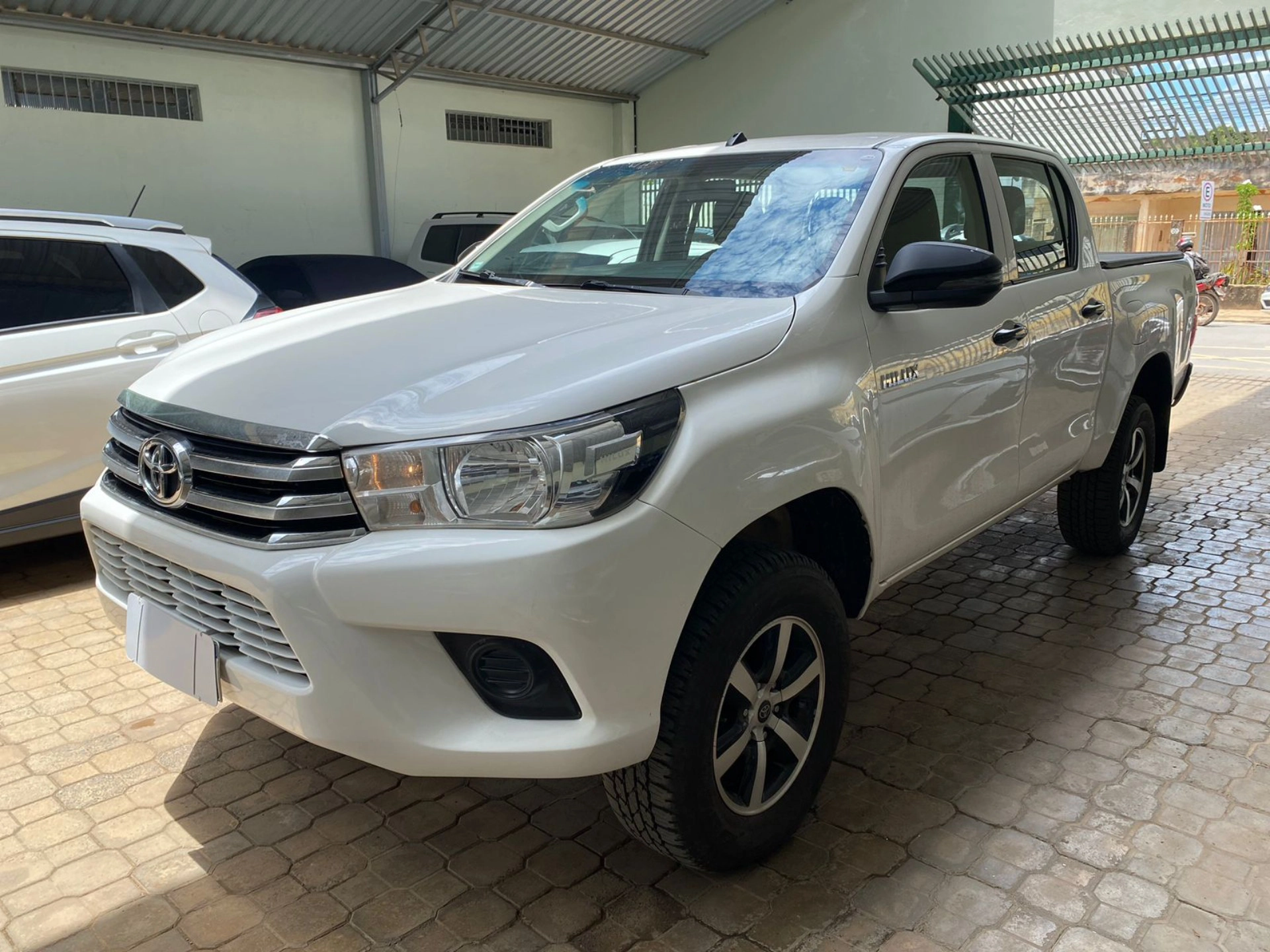 TOYOTA HILUX 2.8 POWER PACK 4X4 CD 16V DIESEL 4P MANUAL