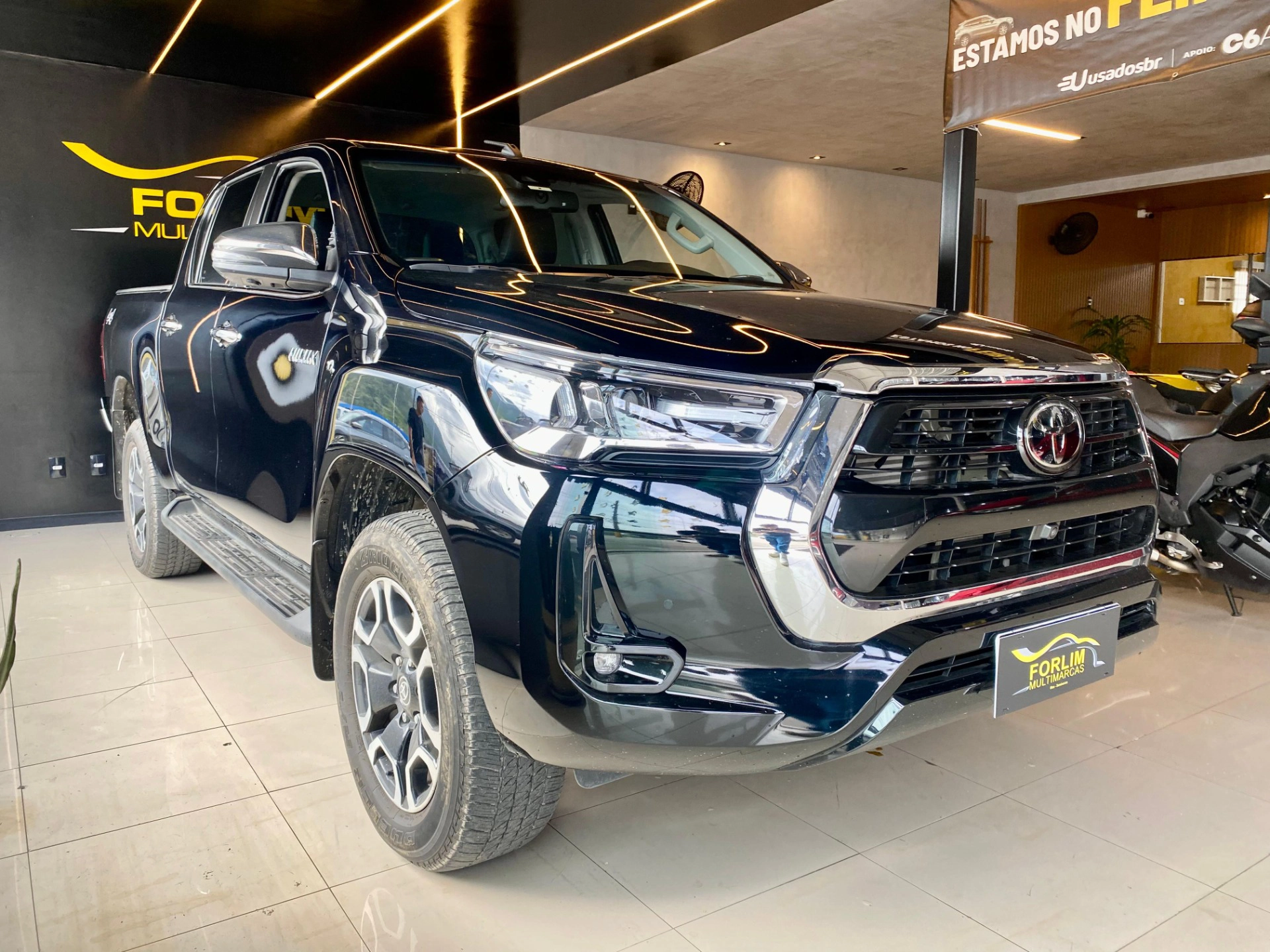 TOYOTA HILUX 2.8 D-4D TURBO DIESEL CD SRX 4X4 AUTOMÁTICO