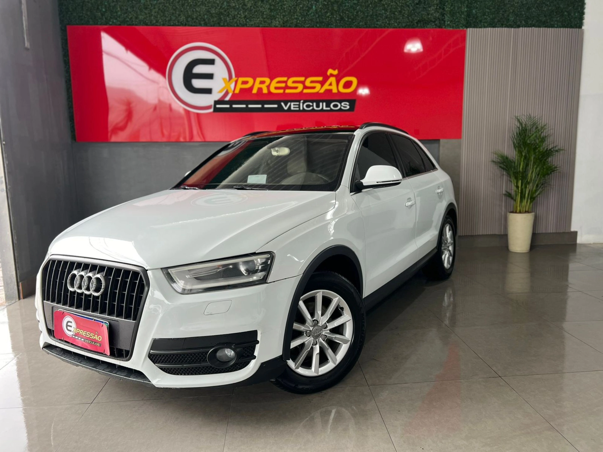 AUDI Q3 2.0 TFSI AMBIENTE QUATTRO 4P GASOLINA S TRONIC