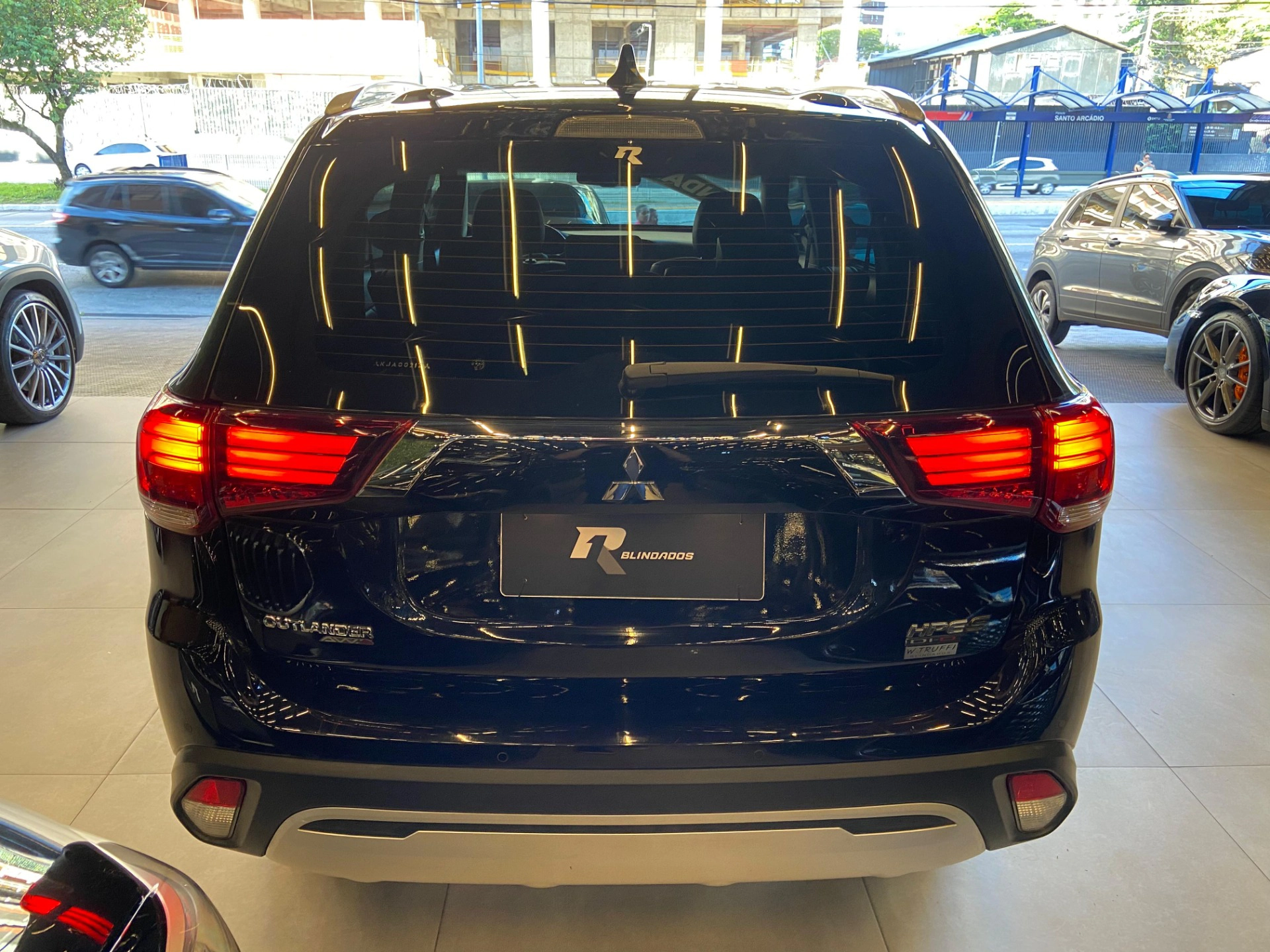 mitsubishi OUTLANDER 2.2 MIVEC DI-D DIESEL HPE-S AWD AUTOMÁTICO 2019