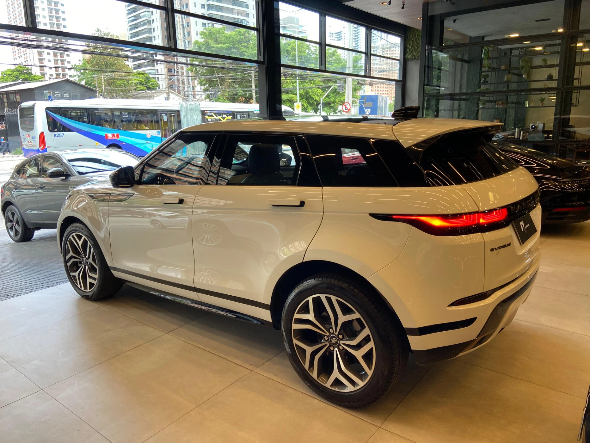 land rover RANGE ROVER EVOQUE 2.0 P250 FLEX R-DYNAMIC HSE AWD AUTOMÁTICO 2023