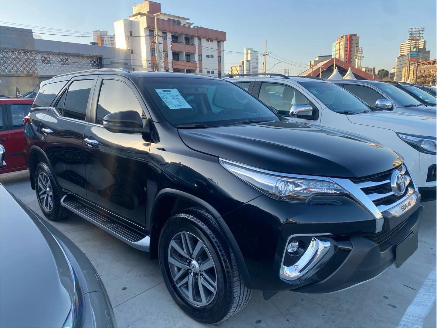 TOYOTA HILUX SW4 2.8 SRX 4X4 7 LUGARES 16V TURBO INTERCOOLER DIESEL 4P AUTOMÁTICO