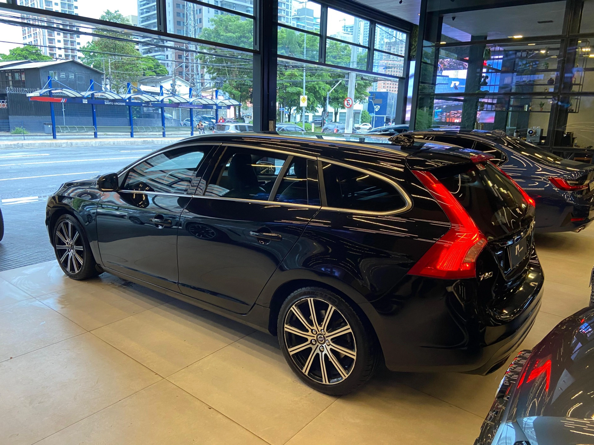 volvo V60 2.0 T4 MOMENTUM GASOLINA 4P AUTOMÁTICO 2018