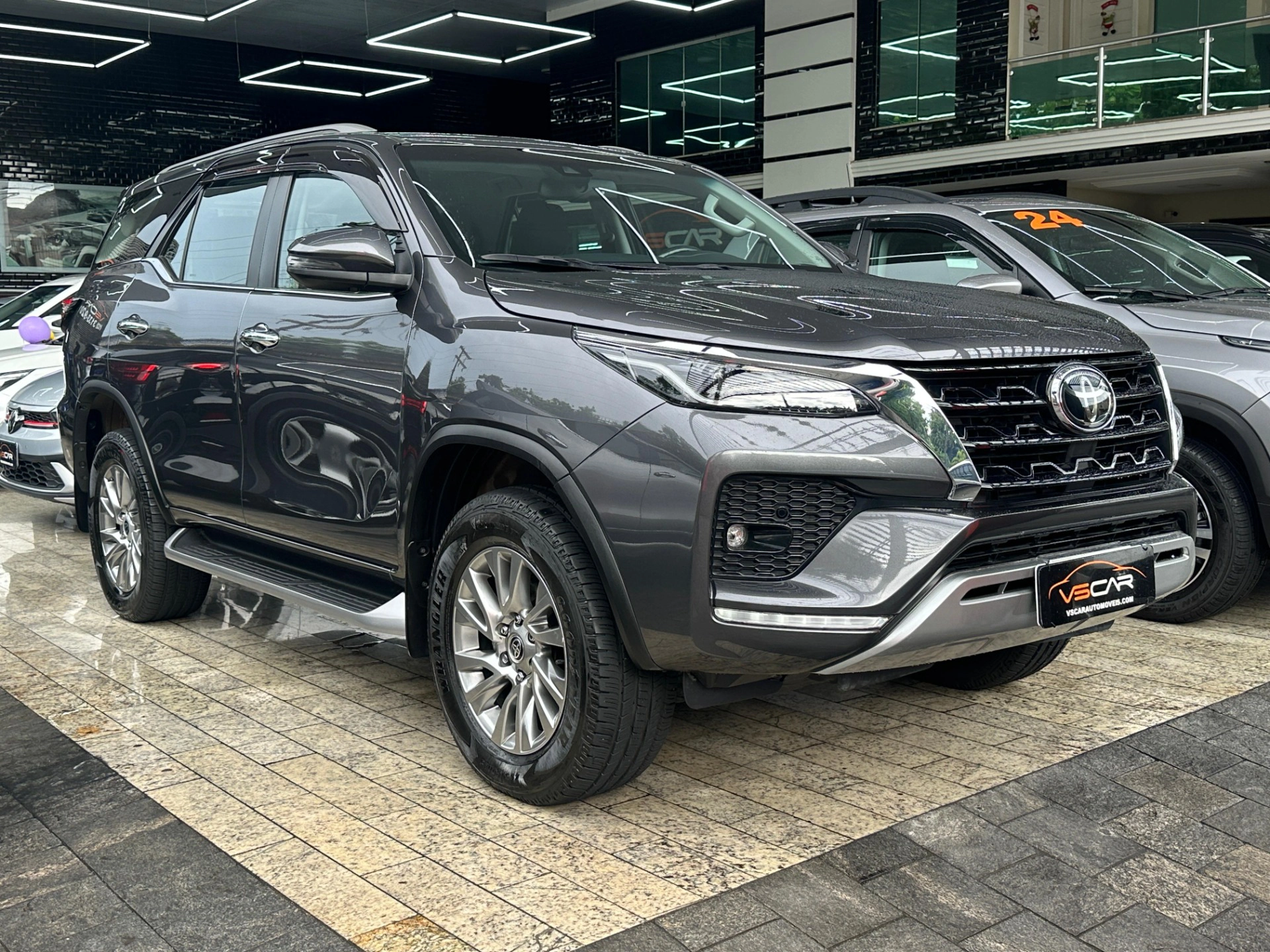 TOYOTA HILUX SW4 2.8 D-4D TURBO DIESEL SRX 7L 4X4 AUTOMÁTICO