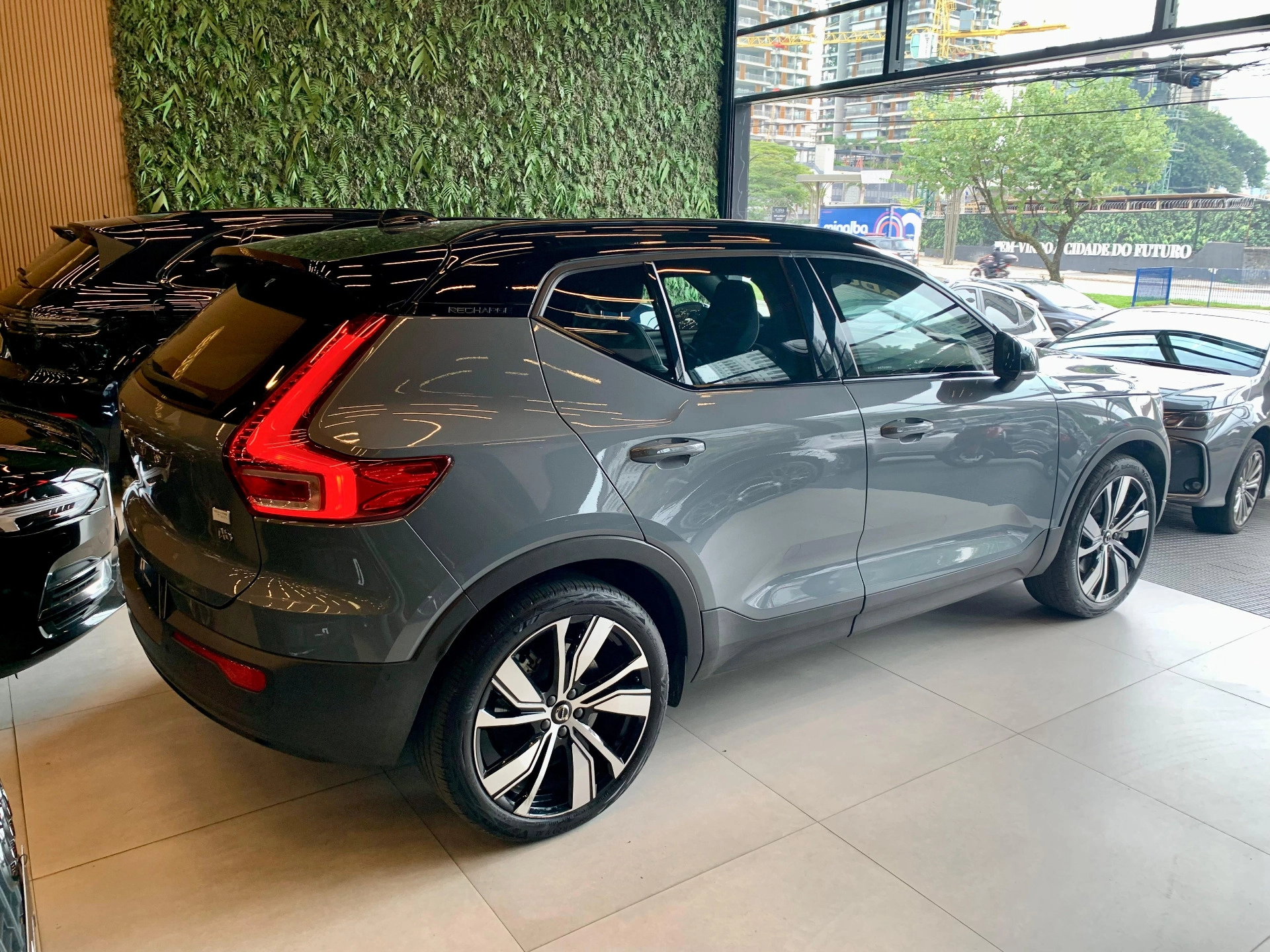 volvo XC40 P8 RECHARGE ELECTRIC BEV PURE AWD 2022