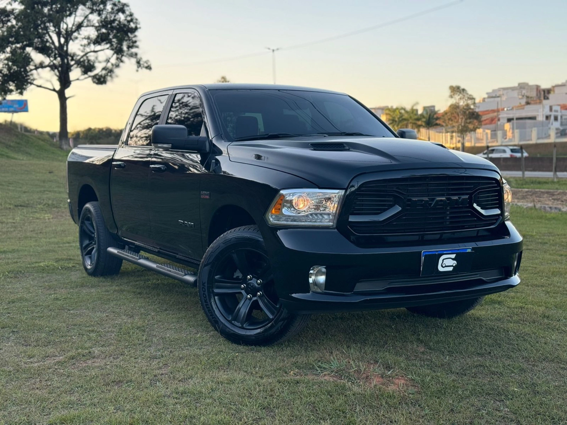 RAM CLASSIC 5.7 V8 GASOLINA LARAMIE CD 4X4 AUTOMÁTICO