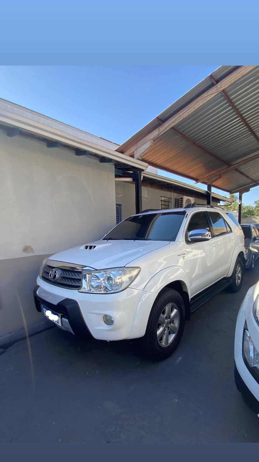 TOYOTA HILUX SW4 3.0 SRV 4X4 7 LUGARES 16V TURBO INTERCOOLER DIESEL 4P AUTOMÁTICO