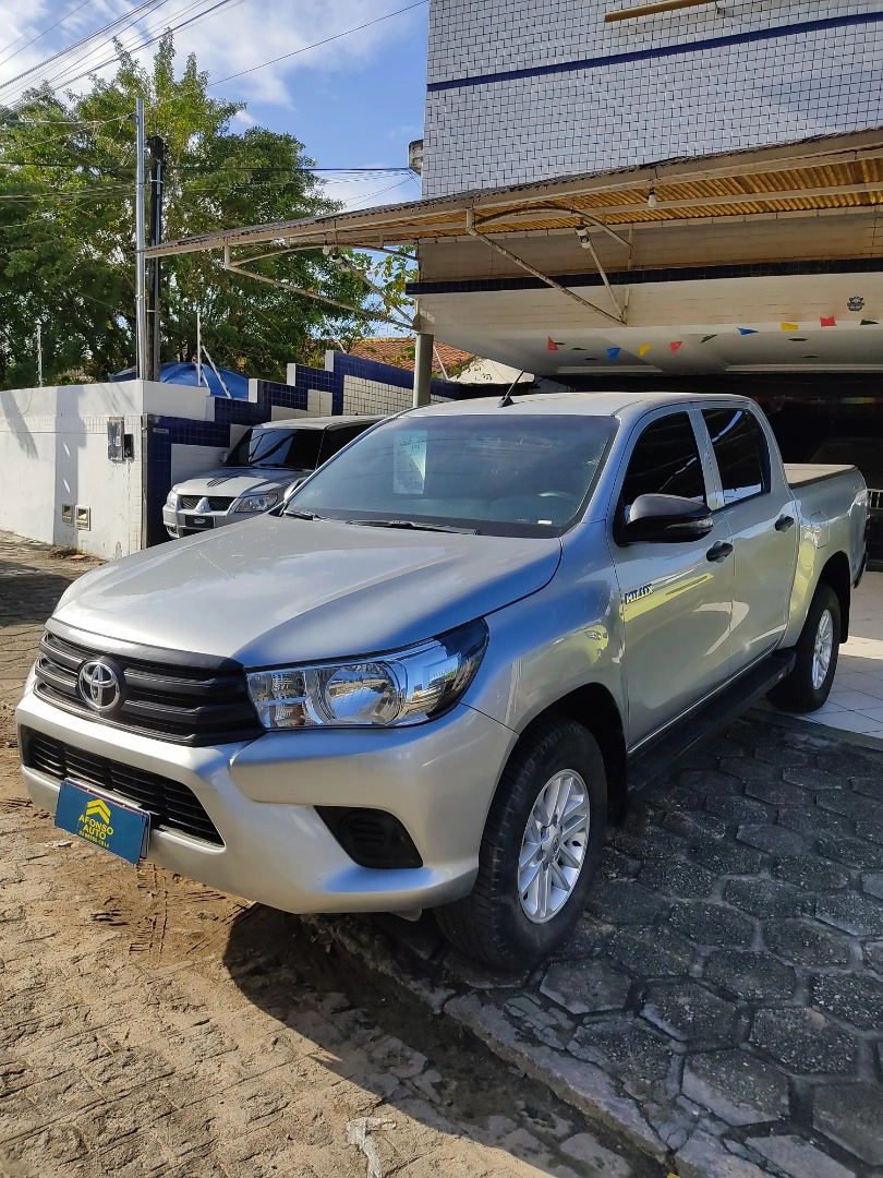 TOYOTA HILUX 2.8 POWER PACK 4X4 CD 16V DIESEL 4P MANUAL