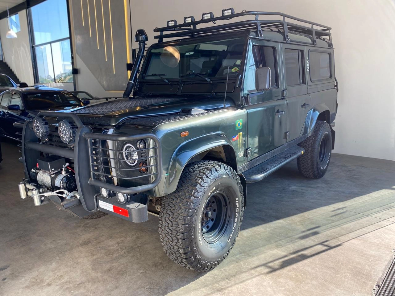 LAND ROVER DEFENDER 2.5 STD 110 4X4 TURBO DIESEL 4P MANUAL