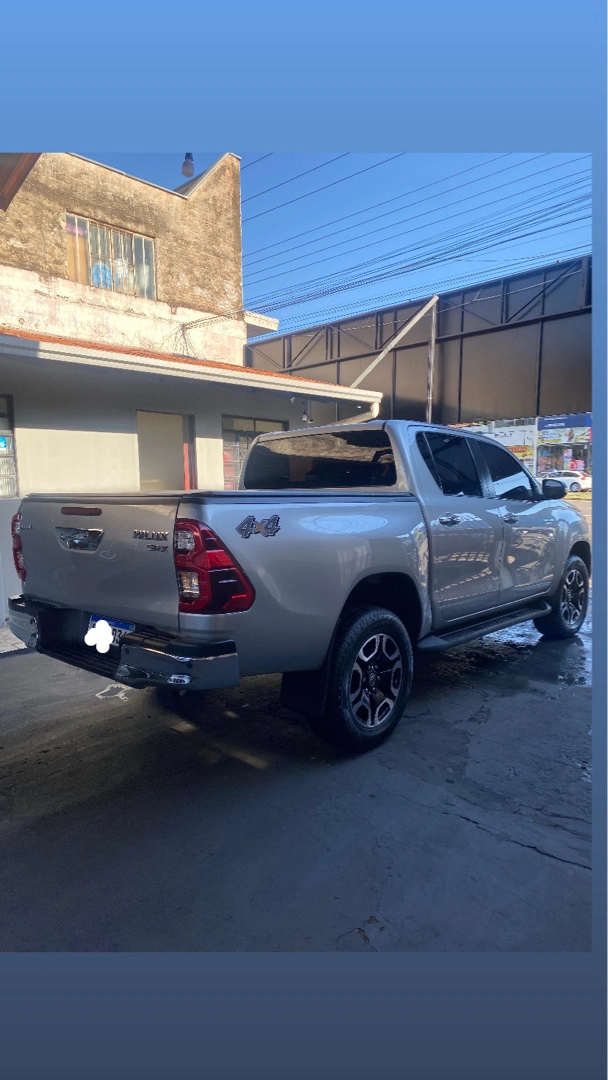 TOYOTA HILUX 2.8 D-4D TURBO DIESEL CD SRX 4X4 AUTOMÁTICO