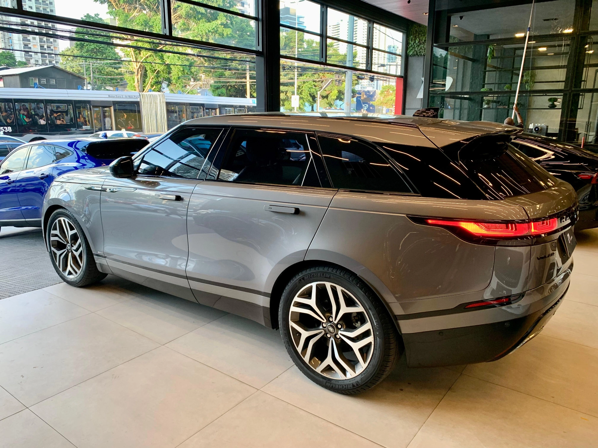 land rover RANGE ROVER VELAR 2.0 P300 GASOLINA R-DYNAMIC SE AUTOMÁTICO 2020