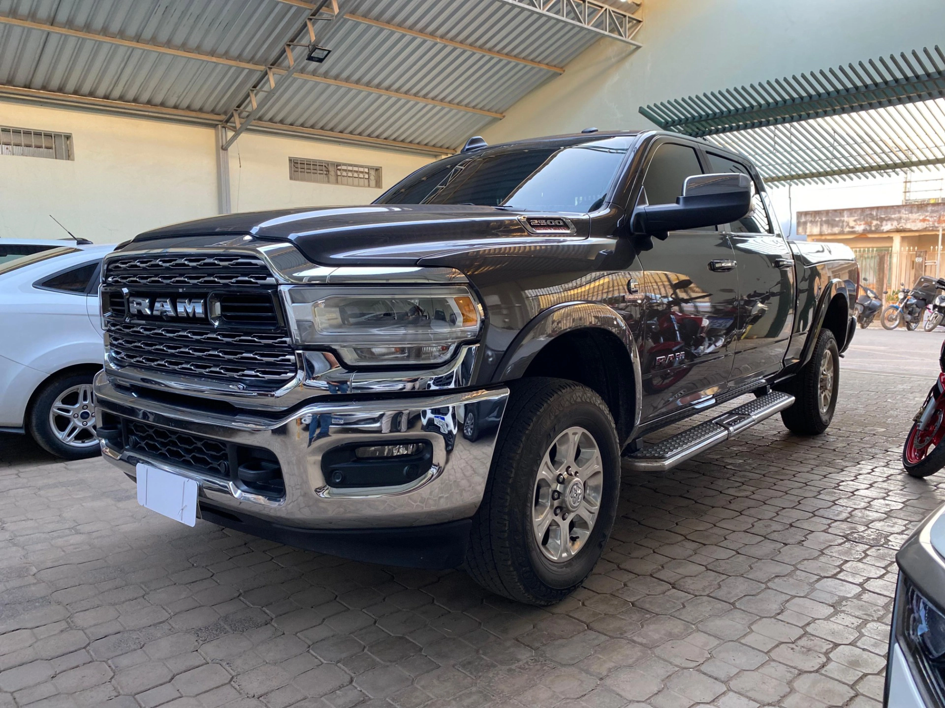 RAM 2500 6.7 I6 TURBO DIESEL LARAMIE CD 4X4 AUTOMÁTICO