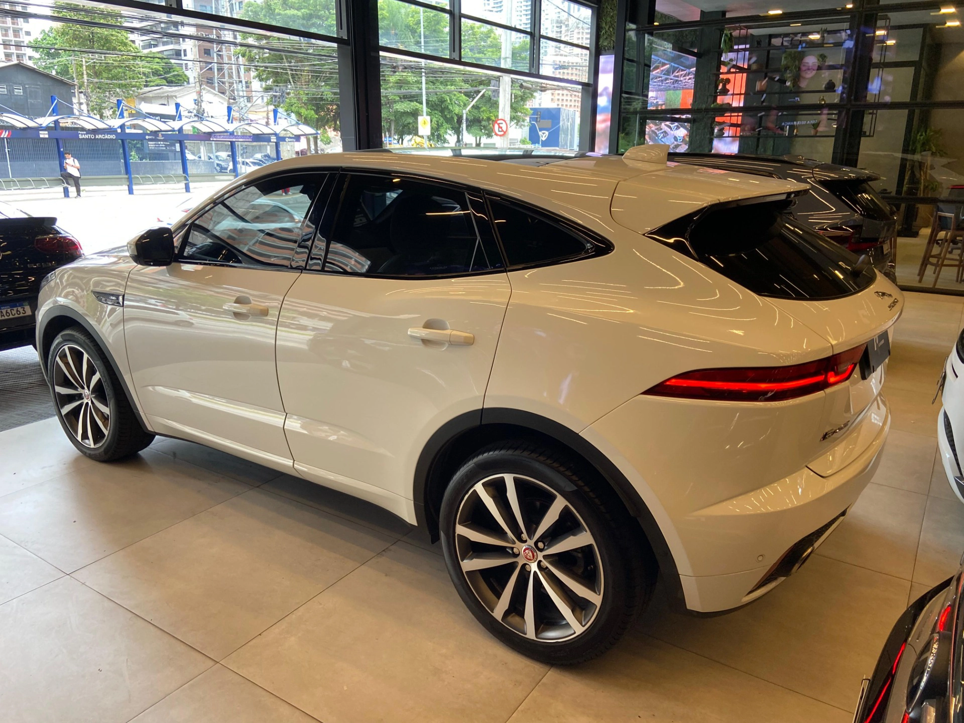 jaguar E-PACE 2.0 16V P300 GASOLINA R-DYNAMIC SE AWD AUTOMÁTICO 2018