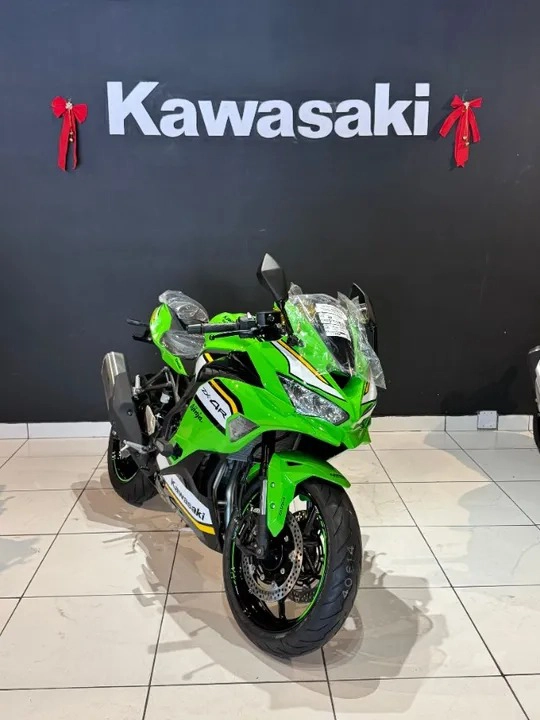 KAWASAKI NINJA ZX-4R Esportiva