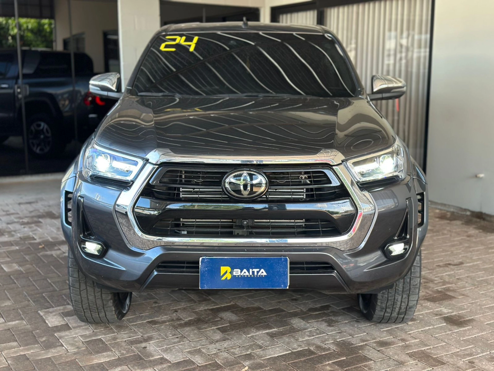 TOYOTA HILUX