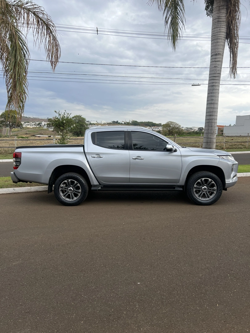 MITSUBISHI L200 TRITON 2.4 16V TURBO DIESEL SPORT HPE-S CD 4P 4X4 AUTOMÁTICO