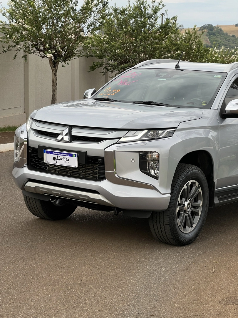 MITSUBISHI L200 TRITON 2.4 16V TURBO DIESEL SPORT HPE-S CD 4P 4X4 AUTOMÁTICO