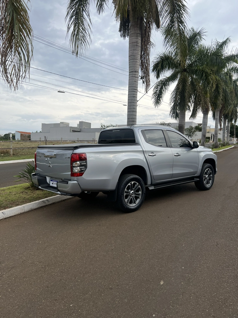 MITSUBISHI L200 TRITON 2.4 16V TURBO DIESEL SPORT HPE-S CD 4P 4X4 AUTOMÁTICO