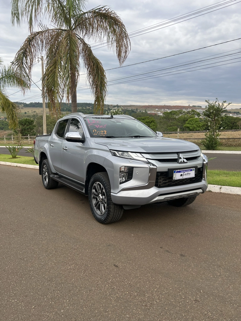 MITSUBISHI L200 TRITON 2.4 16V TURBO DIESEL SPORT HPE-S CD 4P 4X4 AUTOMÁTICO